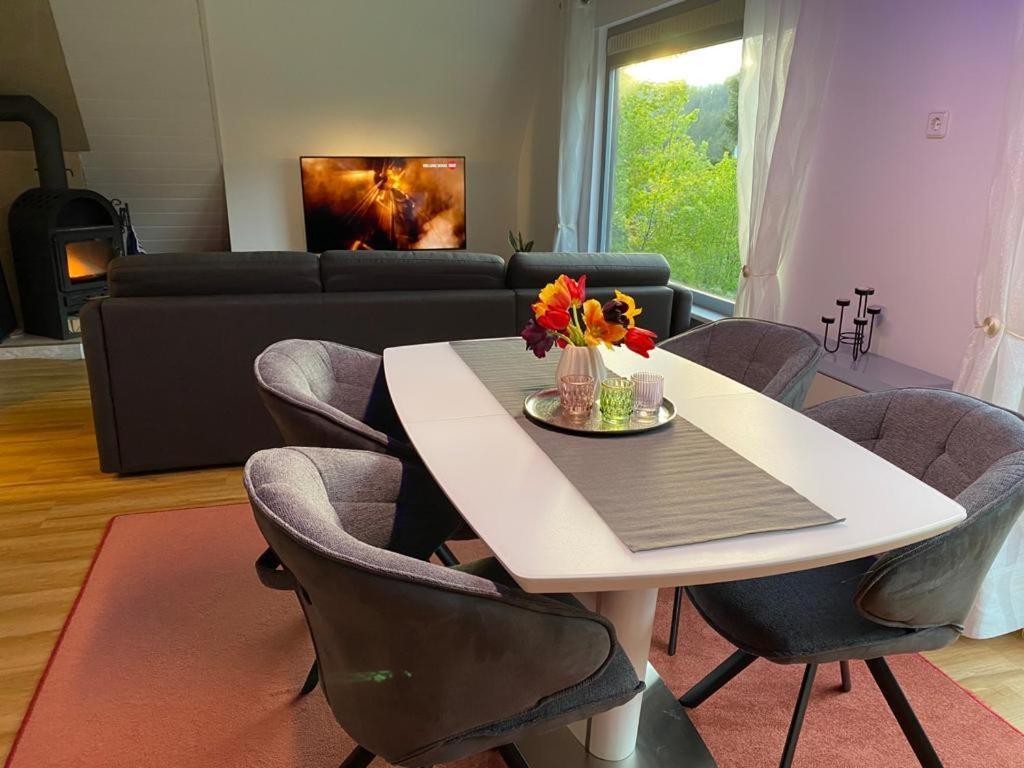 Haus Adler - Komplettes Ferienhaus Am Badesee Erzgrube Ngoại thất bức ảnh